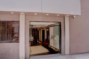 House | Reception - Collection O Crawford Market (Mumbai)