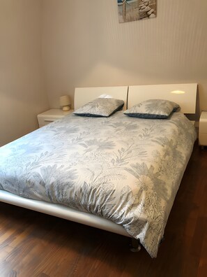 アイロン / アイロン台、WiFi、ベッドシーツ