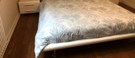 Strykejern/-brett, wi-fi og sengetøy