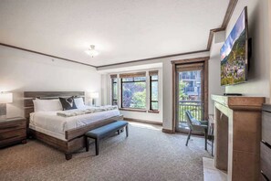 Desk, iron/ironing board, travel cot, WiFi - 3 Private Suites, Ski-in/out at Hyatt Centric PCMR (Park City)