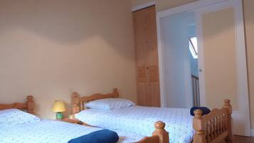 Bügeleisen/Bügelbrett, WLAN, Bettwäsche