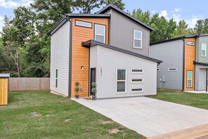 Exterior - Modern 3BR Centerton Near Walmart HQ & Bentonville (Centerton)