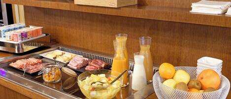 Petit déjeuner préparé sur commande (11 EUR par personne)