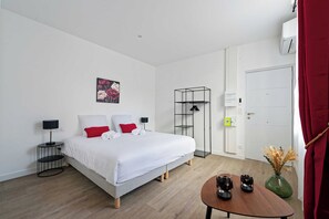 Studio, Kitchenette