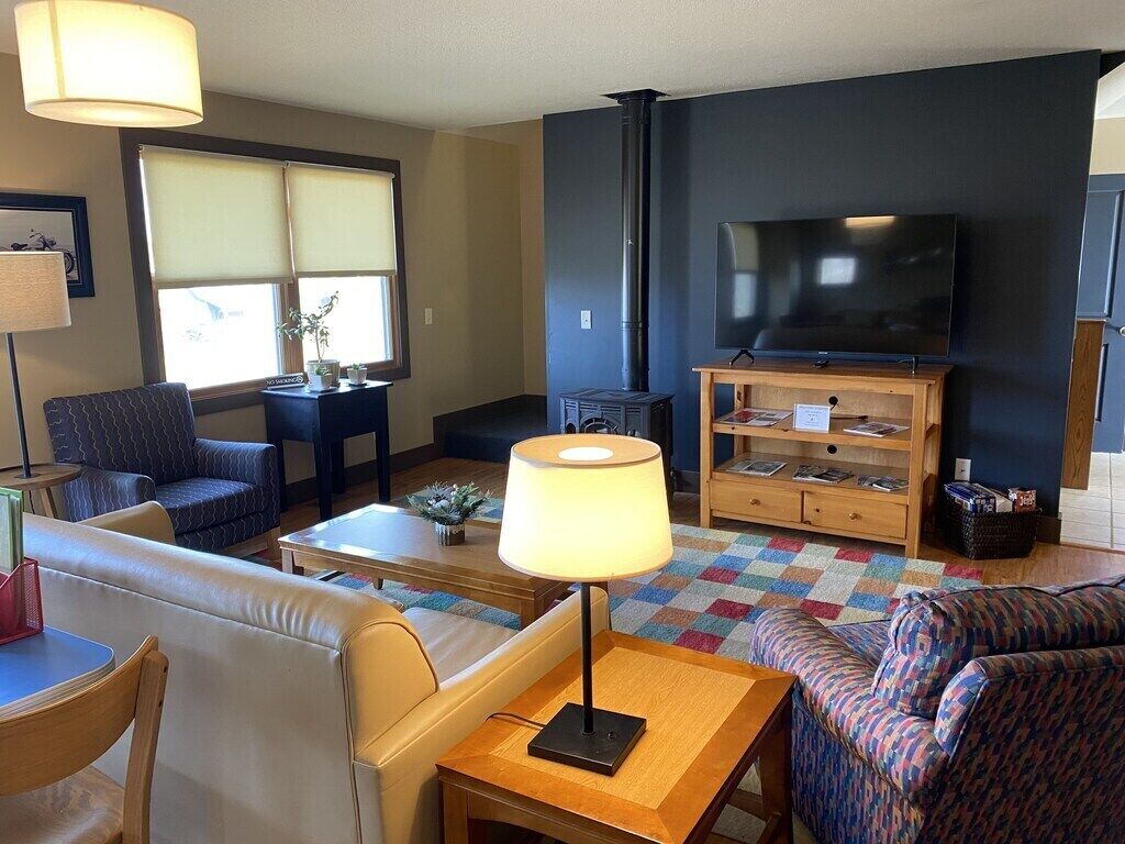 Smart TV, DVD player, table football, ping pong