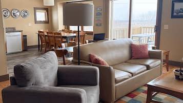 Smart TV, DVD player, table football, ping pong