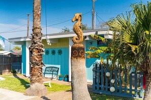 Property grounds - Heated Pool, Pets Friendly Beach Bungalow (Rockport)