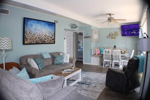 TV - Heated Pool, Pets Friendly Beach Bungalow (Rockport)