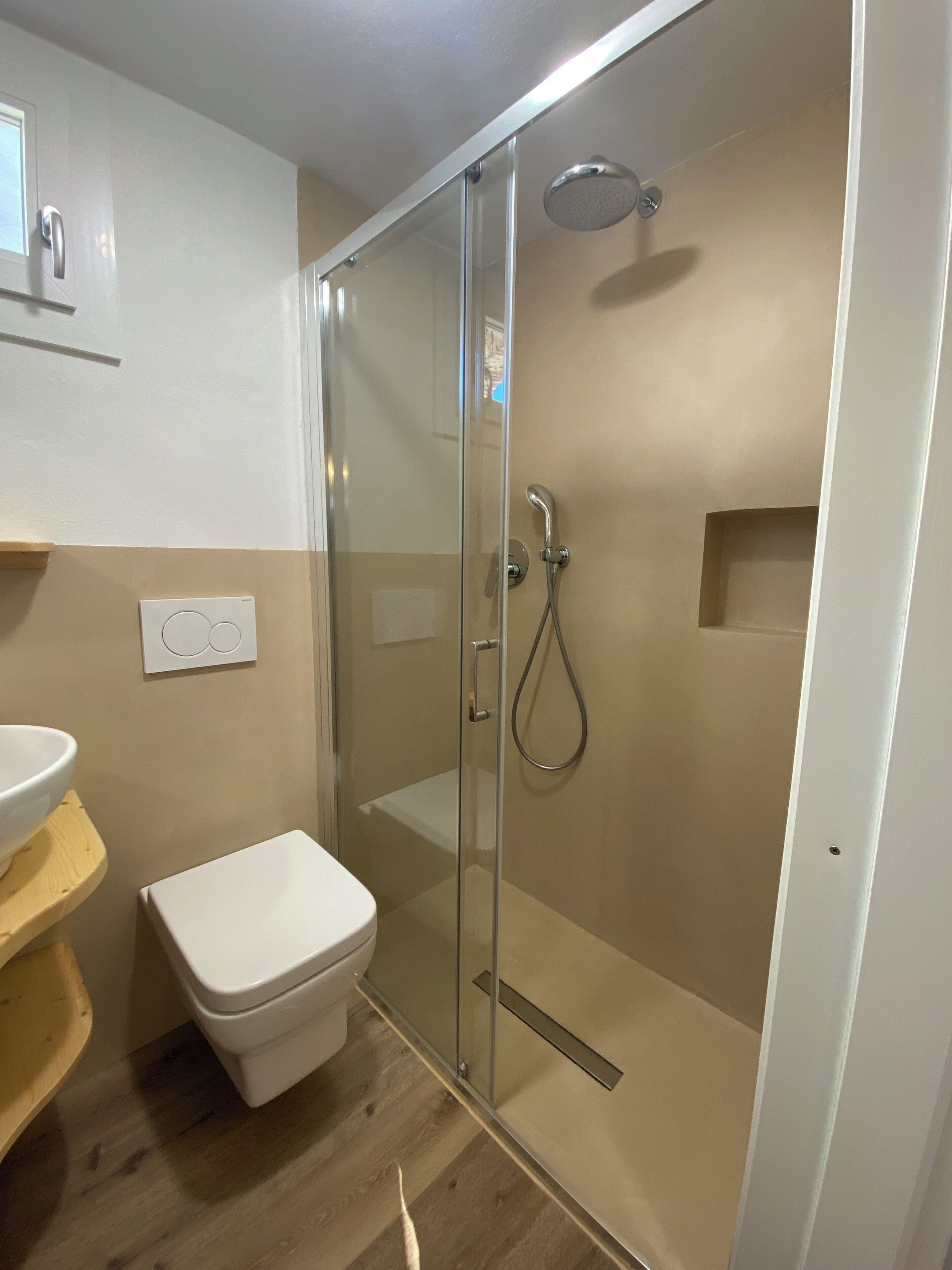 Shower, hair dryer, towels, toilet paper