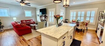 Charming Walkable Downtown Southern Pines 3 bed/2-1/2 Bath!