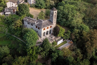 Spacious listed vacation apartment between Lake Como & Chiavenna