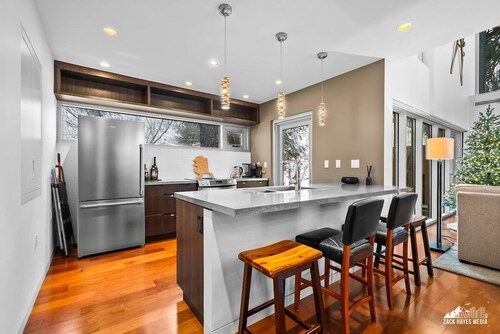 4BR Luxury Ski Lodge | 3-Min Walk to Alyeska Lifts | Fireplace + Game Lounge