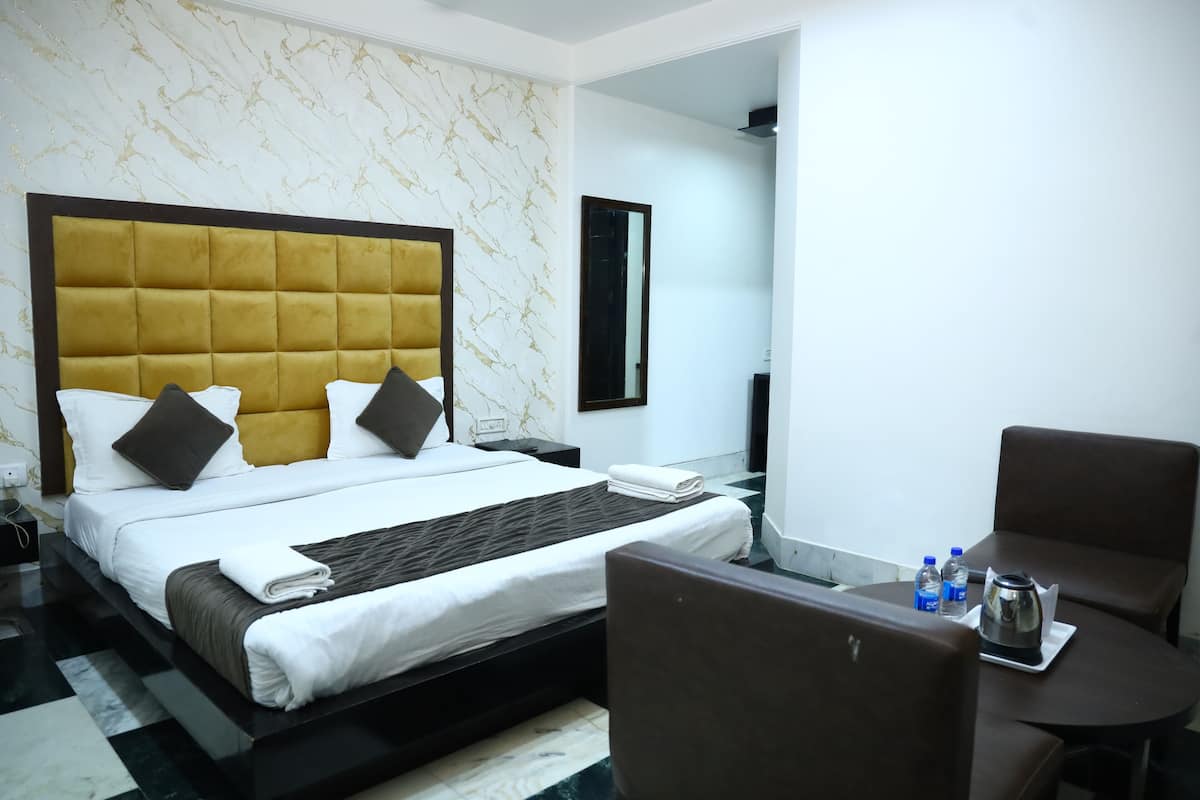 Deluxe Double Room | Desk, laptop workspace, free WiFi, wheelchair access