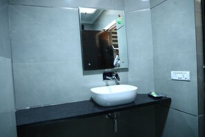 Deluxe Double Room | Bathroom