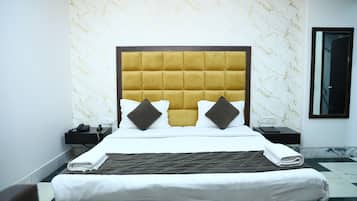 Deluxe tweepersoonskamer | Een bureau, een laptopwerkplek, gratis wifi, rolstoeltoegankelijk