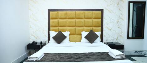 Deluxe Double Room | Desk, laptop workspace, free WiFi, wheelchair access