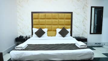 Desk, laptop workspace, free WiFi, wheelchair access