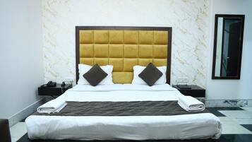 Desk, laptop workspace, free WiFi, wheelchair access