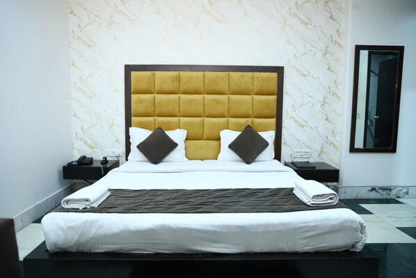 Deluxe Double Room | Desk, laptop workspace, free WiFi, wheelchair access - hotel good palace karol bagh (Delhi)