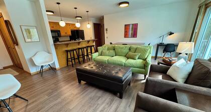Hilltop Haven for Two. 1-bedroom condo, walkable to Fish Creek + Penn State Park
