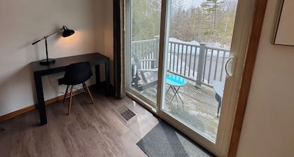 Hilltop Haven for Two. 1-bedroom condo, walkable to Fish Creek + Pen State Park