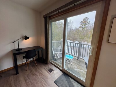 Hilltop Haven for Two. 1-bedroom condo, walkable to Fish Creek + Pen State Park