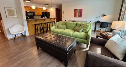 Hilltop Haven for Two. 1-bedroom condo, walkable to Fish Creek + Pen State Park