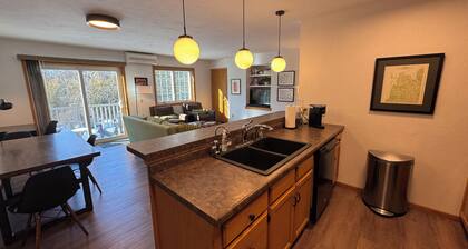 Hilltop Haven for Two. 1-bedroom condo, walkable to Fish Creek + Penn State Park