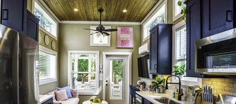 1 Bed/1 Bath Bunkhouse w/ Loft + Pet Pad, Sleeps 6 - Sleeps up to 6, Pet Friendly with Registration