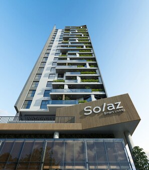 A high-rise building with multiple balconies, a sign reading 'Solaz Smart Living,' and a modern architectural design. - Solaz Smart Living  (João Pessoa)