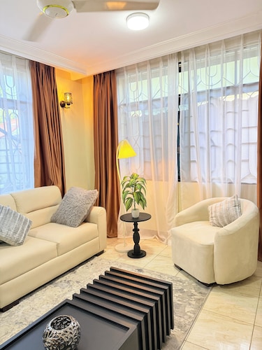 StayDar: 2-Bedroom Apartment close to the city with AC