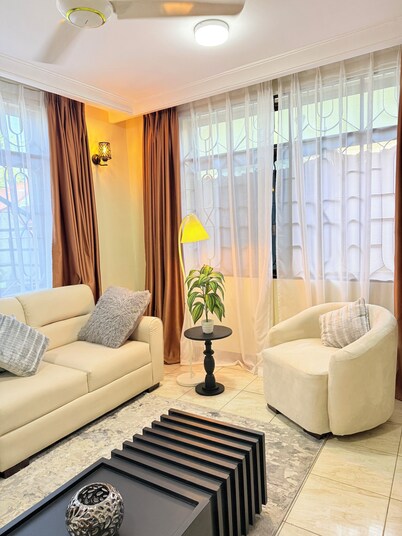 StayDar: 2-Bedroom Apartment close to the city with AC