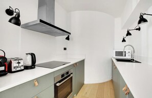 Fridge, microwave, oven, dishwasher - AN IRRESISTIBLE CHOICE FOR AN UNFORGETTABLE STAY IN THE LEFT BANK– SAINT GERMAIN (Paris)