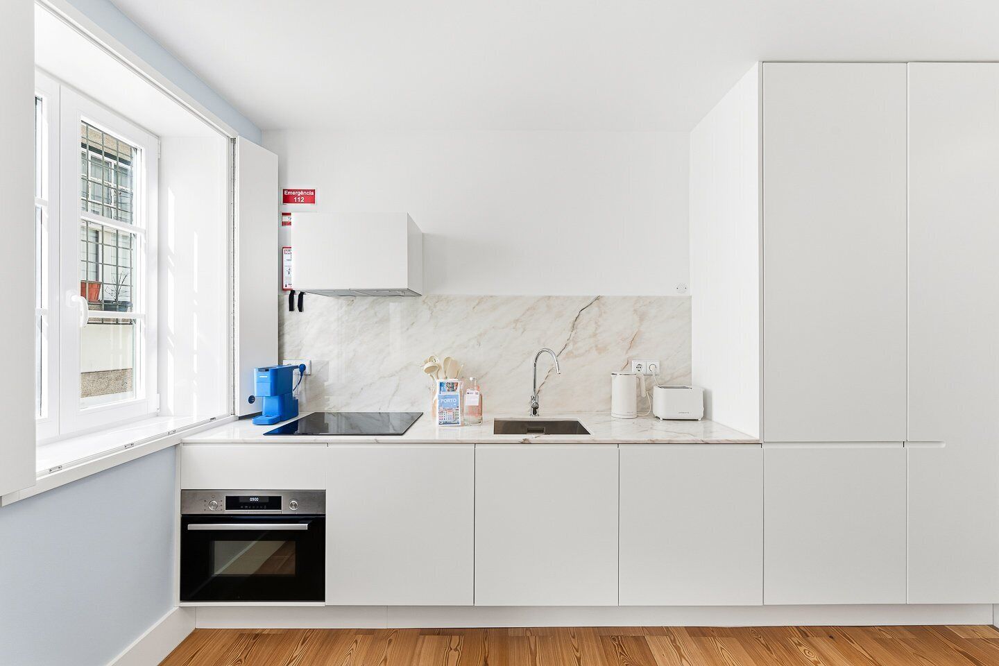 Kjøleskap, mikrobølgeovn, ovn og oppvaskmaskin