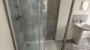 Douche, sèche-cheveux