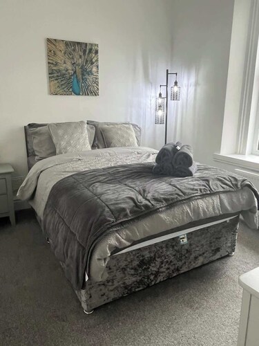 Newly Redecorated 1 bed flat !