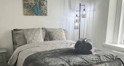 Newly Redecorated 1 bed flat !