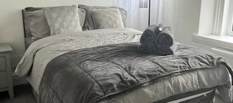 Newly Redecorated 1 bed flat !