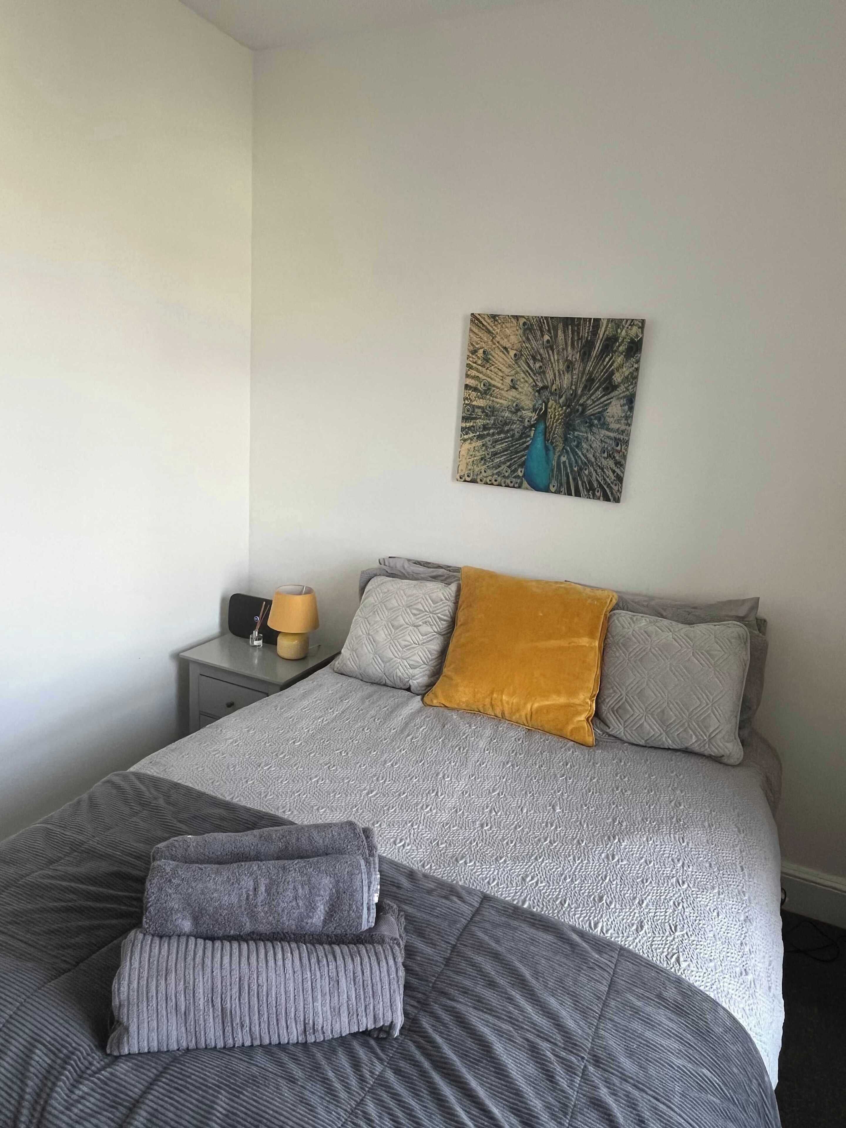 Iron/ironing board, WiFi, bed sheets