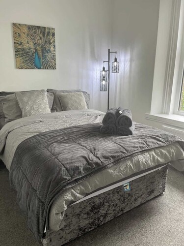 Newly Redecorated 1 bed flat !