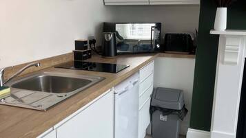 Cookware/dishes/utensils