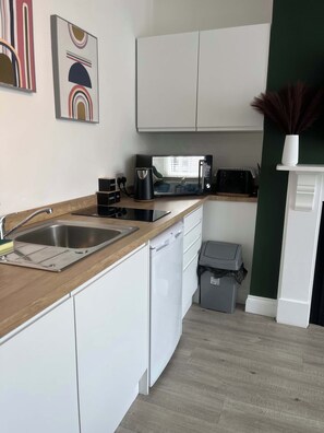 Cookware/dishes/utensils - 1st Floor 1 Bed Studio (Weston-Super-Mare)