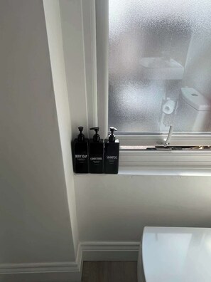 Shower - 1st Floor 1 Bed Studio (Weston-Super-Mare)