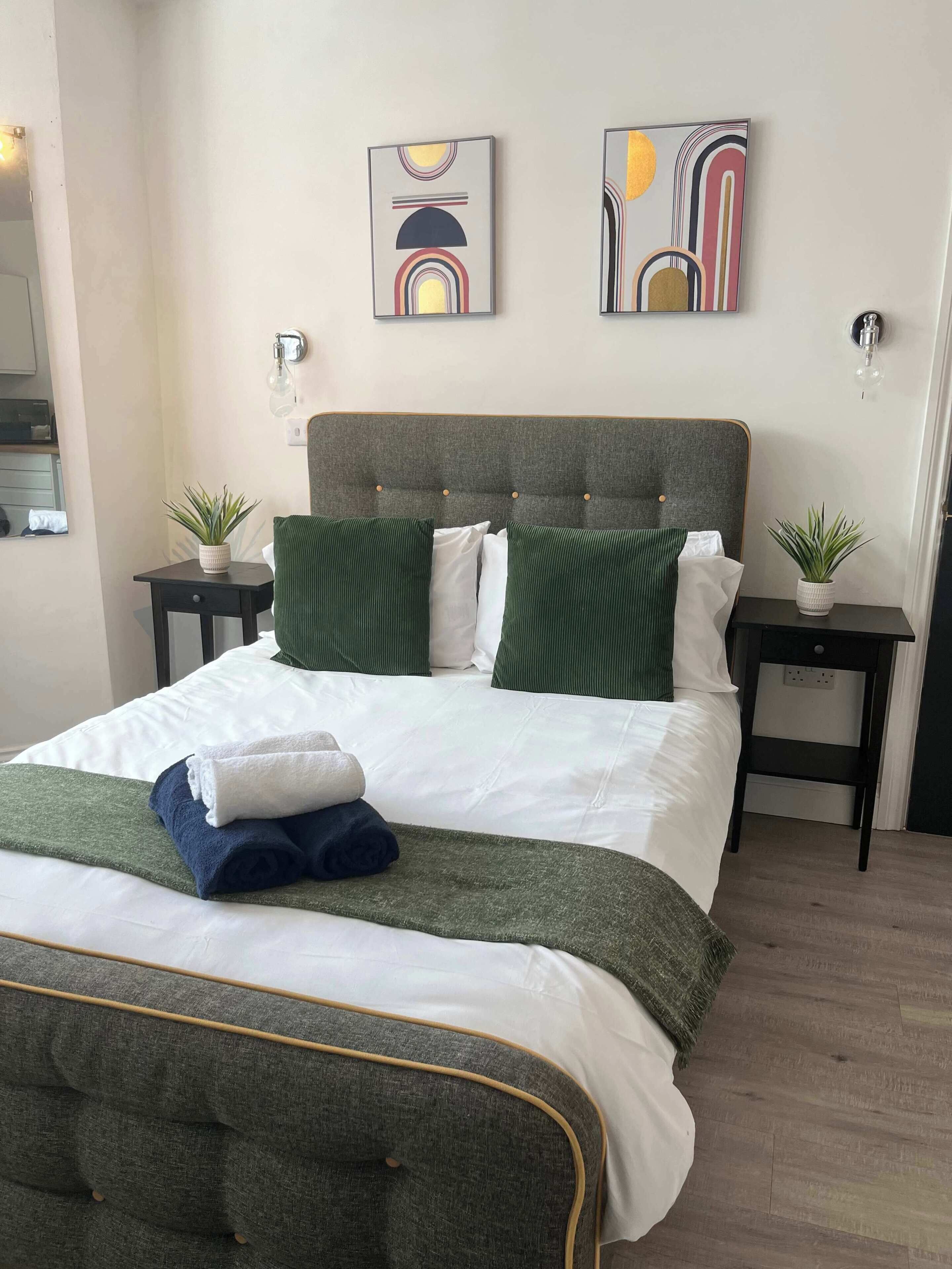 Iron/ironing board, WiFi, bed sheets