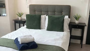 Iron/ironing board, WiFi, bed sheets