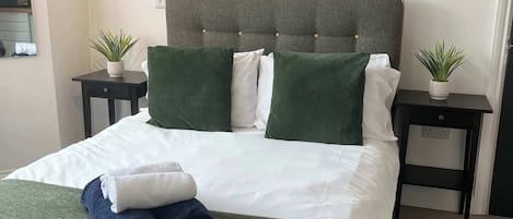 Iron/ironing board, WiFi, bed sheets