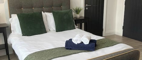 Iron/ironing board, WiFi, bed sheets