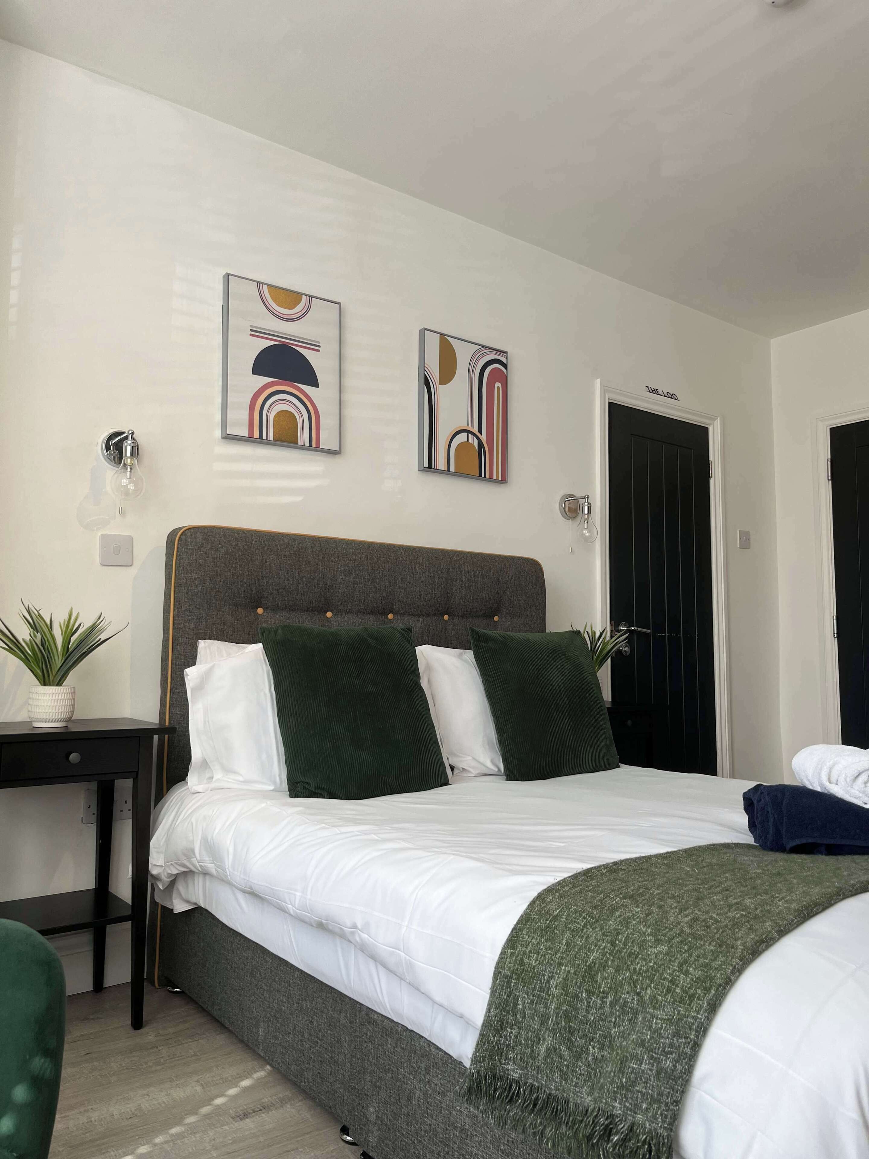 Iron/ironing board, WiFi, bed sheets