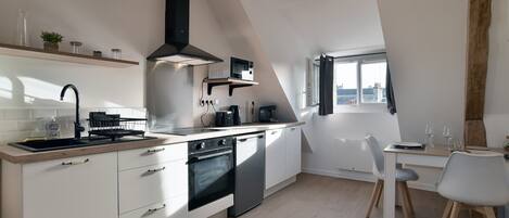 Frigorífic, microones, forn i cafetera i tetera