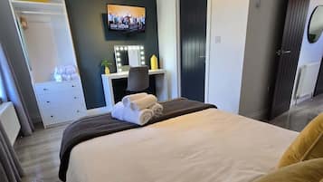 Silitysrauta/-lauta, Wi-Fi, vuodevaatteet